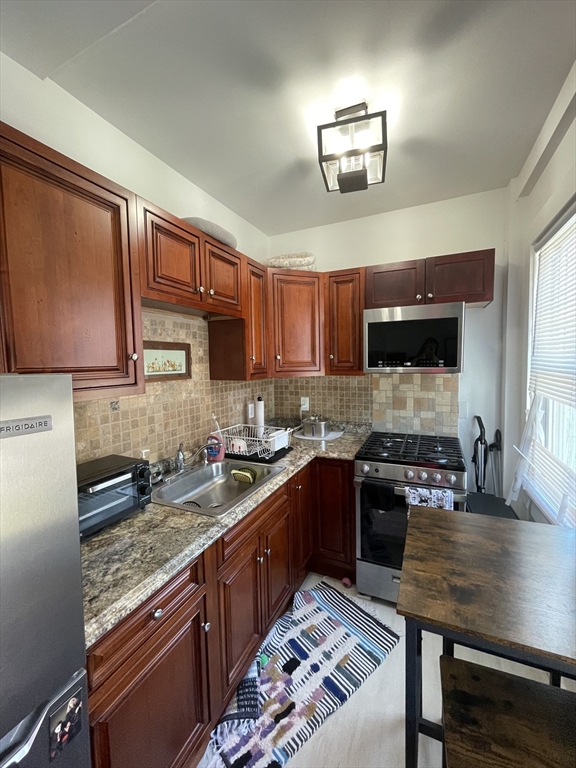 7 Main Street, Foxboro, Massachusetts, 2 Rooms Rooms,1 BathroomBathrooms,Residential Lease,For Rent,Main Street,73532649