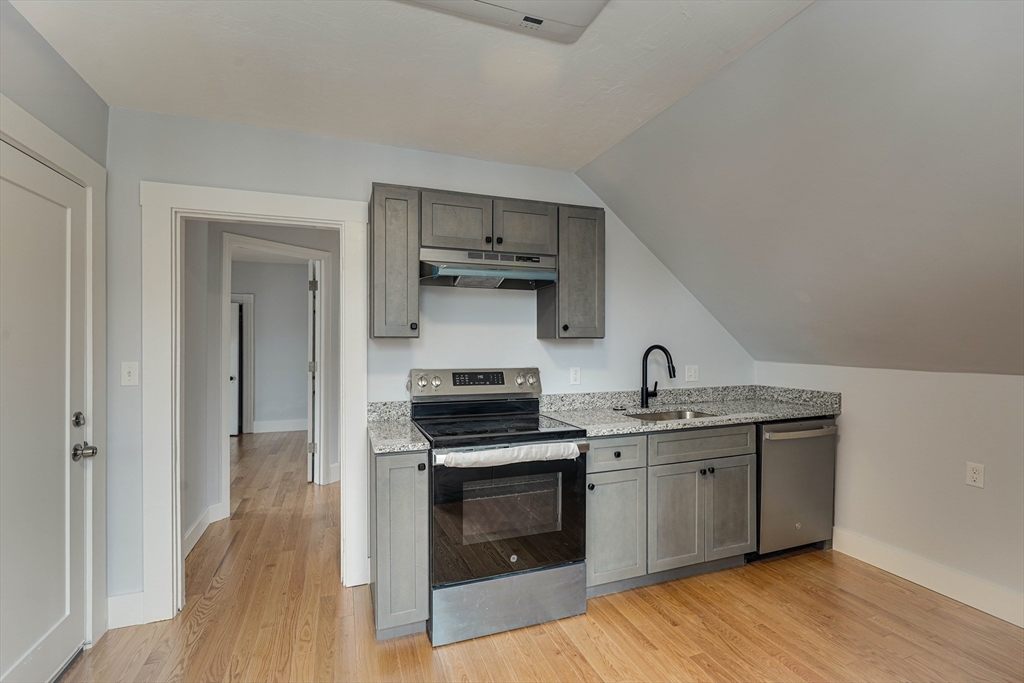 24 Dunlap St, Salem, Massachusetts, 2 Bedrooms Bedrooms, 6 Rooms Rooms,1 BathroomBathrooms,Residential Lease,For Rent,Dunlap St,73532648
