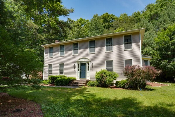 16 Beaverbrook Road, Norfolk, Massachusetts, 4 Bedrooms Bedrooms, 8 Rooms Rooms,2.5 BathroomsBathrooms,Residential,For Sale,Beaverbrook Road,73532879