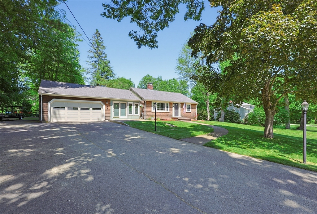 6 Spring St., Norfolk, Massachusetts, 2 Bedrooms Bedrooms, 6 Rooms Rooms,1 BathroomBathrooms,Residential,For Sale,Spring St.,73532872