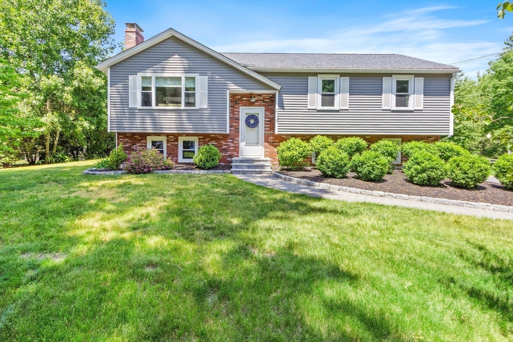 3 Thomas Drive, Franklin, Massachusetts, 3 Bedrooms Bedrooms, 8 Rooms Rooms,2 BathroomsBathrooms,Residential,For Sale,Thomas Drive,73532654