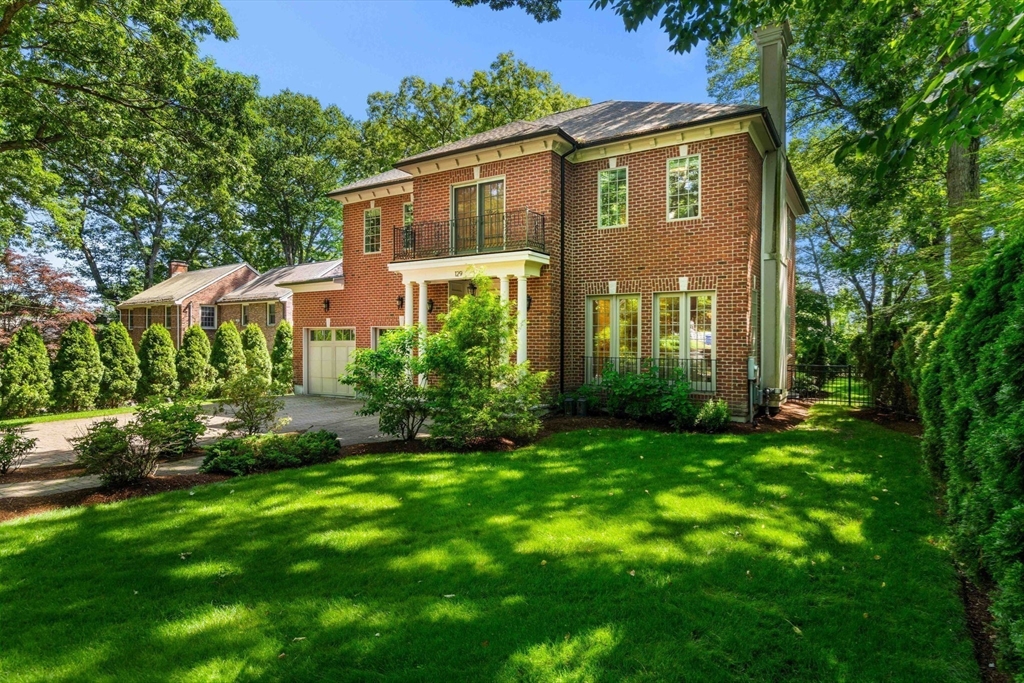 129 Rangeley Rd, Brookline, Massachusetts, 6 Bedrooms Bedrooms, 13 Rooms Rooms,6.5 BathroomsBathrooms,Residential,For Sale,Rangeley Rd,73532609