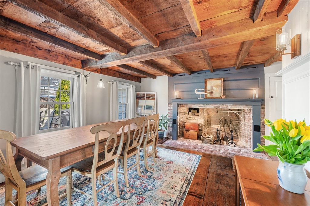 82 Dodge St, Beverly, Massachusetts, 3 Bedrooms Bedrooms, 6 Rooms Rooms,2.5 BathroomsBathrooms,Residential,For Sale,Dodge St,73532660