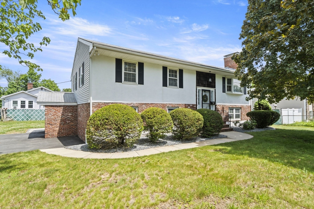 8 Main St, Wilmington, Massachusetts, 4 Bedrooms Bedrooms, 11 Rooms Rooms,2 BathroomsBathrooms,Residential,For Sale,Main St,73532665