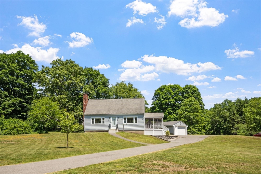 168 Washington St, Groveland, Massachusetts, 4 Bedrooms Bedrooms, 6 Rooms Rooms,2 BathroomsBathrooms,Residential,For Sale,Washington St,73532673
