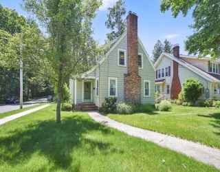 169 Greenacre Ave, Longmeadow, Massachusetts, 3 Bedrooms Bedrooms, 7 Rooms Rooms,1.5 BathroomsBathrooms,Residential,For Sale,Greenacre Ave,73532562