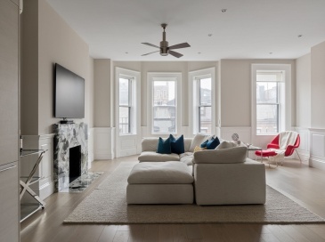 135 Commonwealth Ave, Boston, Massachusetts, 4 Bedrooms Bedrooms, 8 Rooms Rooms,3.5 BathroomsBathrooms,Residential Lease,For Rent,Commonwealth Ave,73532871