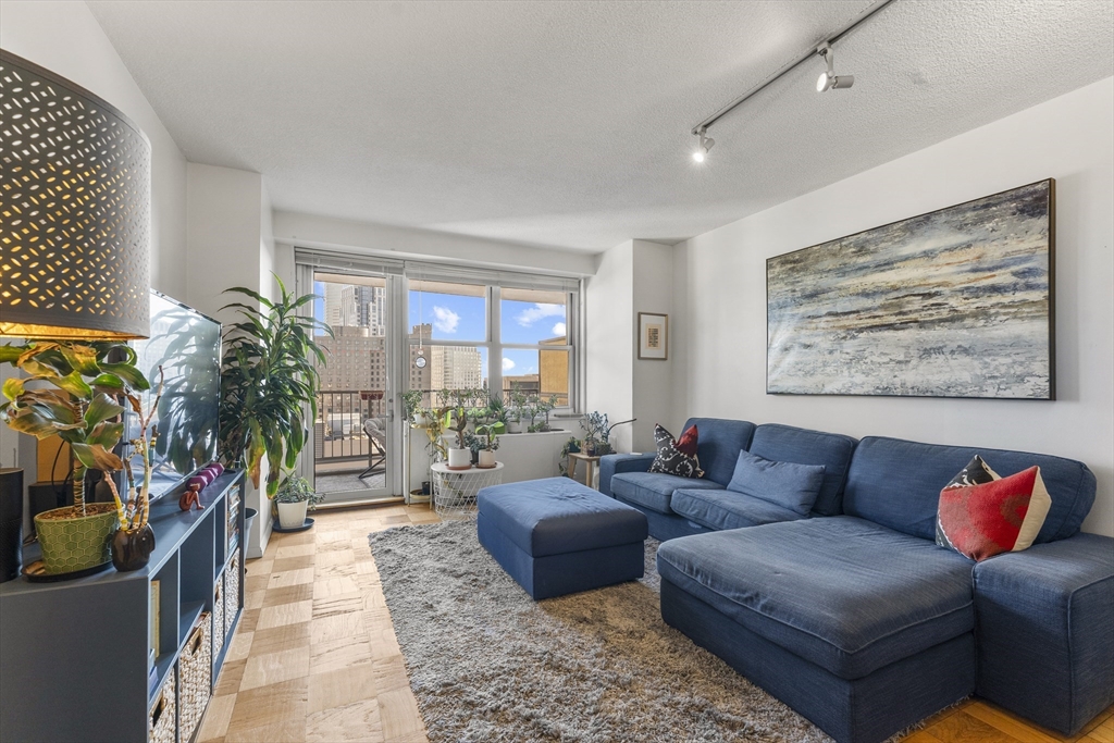 151 Tremont St, Boston, Massachusetts, 1 Bedroom Bedrooms, 3 Rooms Rooms,1 BathroomBathrooms,Residential,For Sale,Tremont St,73532702