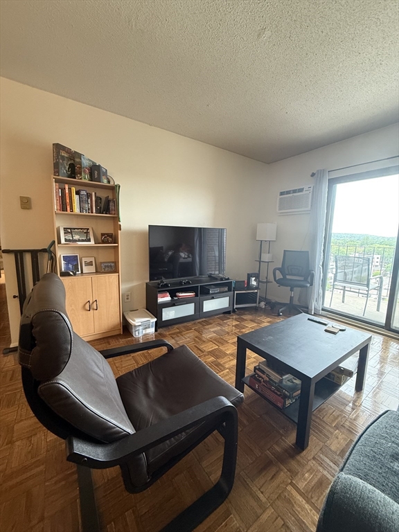2353 Massachusetts Ave., Cambridge, Massachusetts, 2 Bedrooms Bedrooms, 4 Rooms Rooms,1 BathroomBathrooms,Residential Lease,For Rent,Massachusetts Ave.,73532701