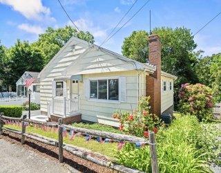 38 Fays Ave, Lynn, Massachusetts, 3 Bedrooms Bedrooms, 6 Rooms Rooms,1.5 BathroomsBathrooms,Residential,For Sale,Fays Ave,73532937