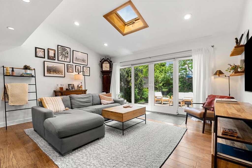 67B Hampshire Street, Cambridge, Massachusetts, 3 Bedrooms Bedrooms, 5 Rooms Rooms,2 BathroomsBathrooms,Residential,For Sale,Hampshire Street,73532939