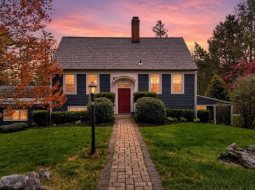 8 Hillside Rd, Southbridge, Massachusetts, 4 Bedrooms Bedrooms, 9 Rooms Rooms,3 BathroomsBathrooms,Residential,For Sale,Hillside Rd,73513688