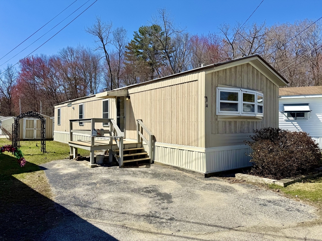 14 Breezy Bend, Auburn, Massachusetts, 2 Bedrooms Bedrooms, 5 Rooms Rooms,1 BathroomBathrooms,Residential,For Sale,Breezy Bend,73500167