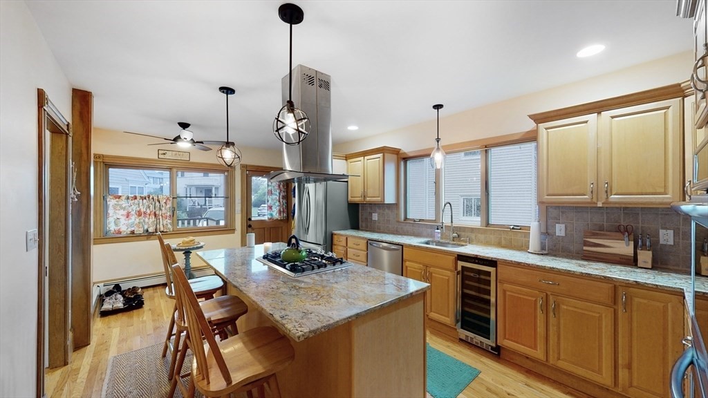 271 River Rd, Winthrop, Massachusetts, 4 Bedrooms Bedrooms, 8 Rooms Rooms,2.5 BathroomsBathrooms,Residential Lease,For Rent,River Rd,73532733