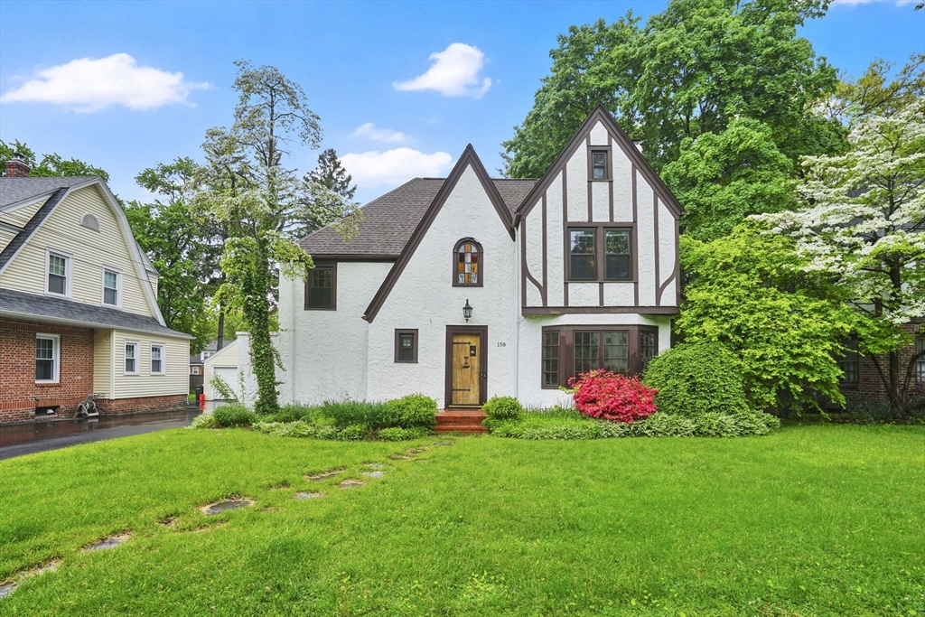 158 Wenonah Rd, Longmeadow, Massachusetts, 4 Bedrooms Bedrooms, 8 Rooms Rooms,1.5 BathroomsBathrooms,Residential,For Sale,Wenonah Rd,73512532