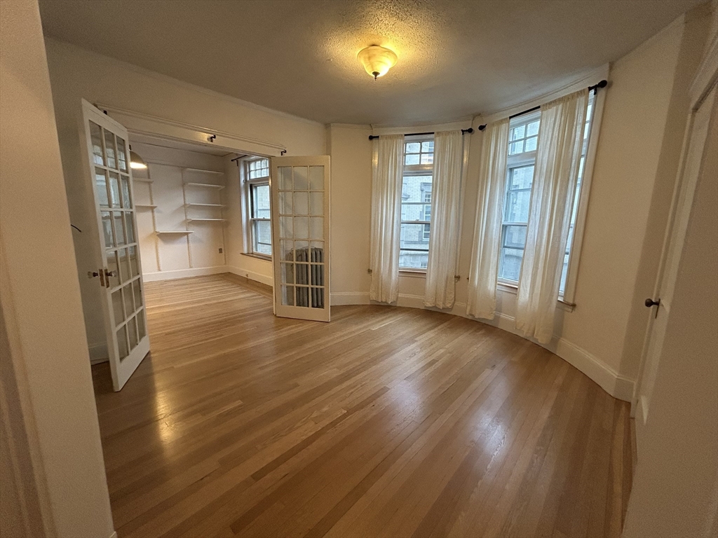 1675 Beacon St., Brookline, Massachusetts, 1 Bedroom Bedrooms, 5 Rooms Rooms,1 BathroomBathrooms,Residential Lease,For Rent,Beacon St.,73532757