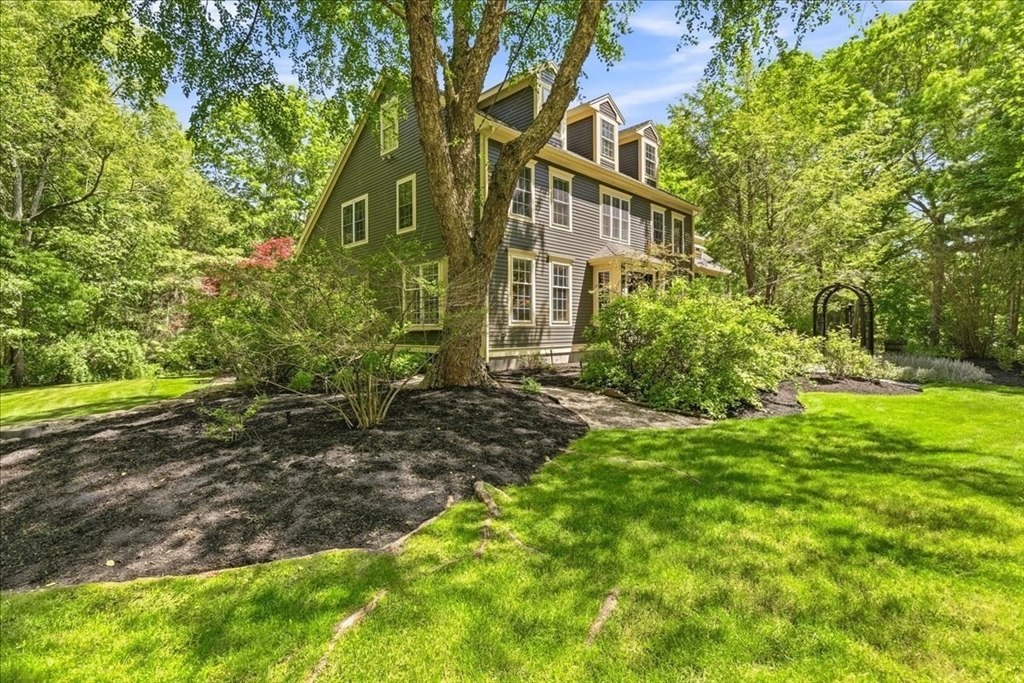 137 Cedar St, Middleboro, Massachusetts, 4 Bedrooms Bedrooms, 8 Rooms Rooms,2.5 BathroomsBathrooms,Residential,For Sale,Cedar St,73532821