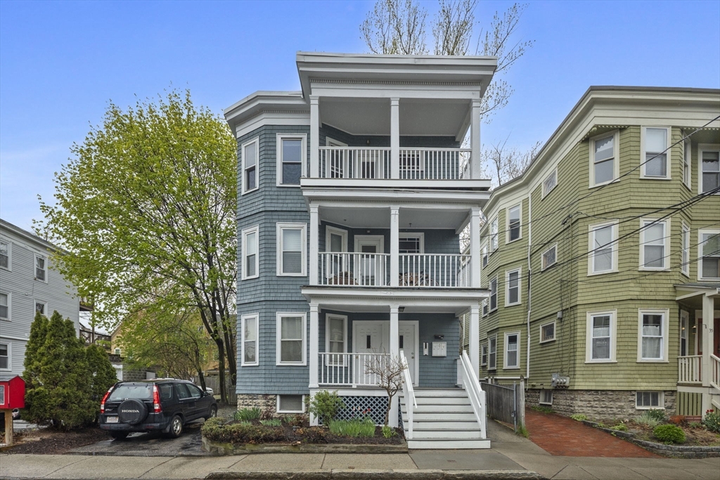 29-31 Washburn Ave, Cambridge, Massachusetts, 2 Bedrooms Bedrooms, 3 Rooms Rooms,1 BathroomBathrooms,Residential,For Sale,Washburn Ave,73514879