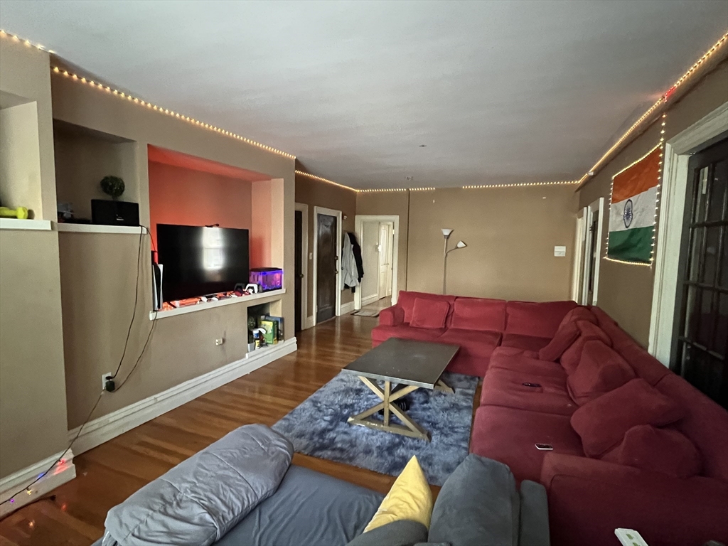 317 Saint Paul Street, Brookline, Massachusetts, 3 Bedrooms Bedrooms, 4 Rooms Rooms,1 BathroomBathrooms,Residential Lease,For Rent,Saint Paul Street,73532599