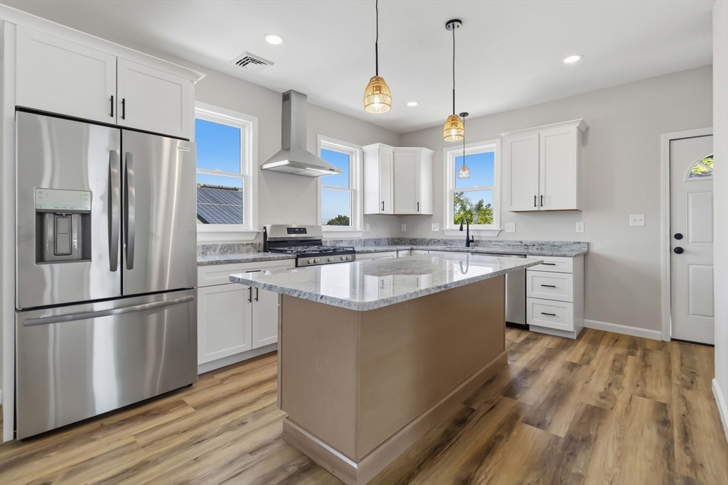 72 South Ave, Revere, Massachusetts, 5 Bedrooms Bedrooms, 9 Rooms Rooms,2 BathroomsBathrooms,Residential Income,For Sale,South Ave,73532571