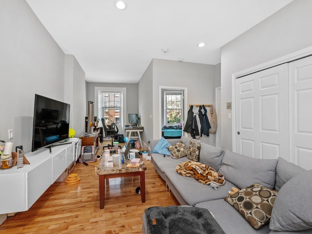 83 Main Street, Boston, Massachusetts, 1 Bedroom Bedrooms, 3 Rooms Rooms,1 BathroomBathrooms,Residential Lease,For Rent,Main Street,73530748