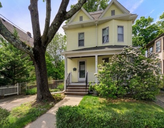 108 Langdon Ave, Watertown, Massachusetts, 4 Bedrooms Bedrooms, 9 Rooms Rooms,1.5 BathroomsBathrooms,Residential,For Sale,Langdon Ave,73532861
