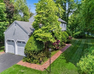 1 Bridle Path Road, Andover, Massachusetts, 4 Bedrooms Bedrooms, 8 Rooms Rooms,2.5 BathroomsBathrooms,Residential,For Sale,Bridle Path Road,73532104