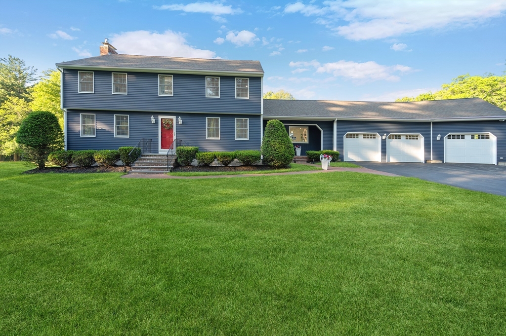 11 Lawndale Rd, Tyngsborough, Massachusetts, 4 Bedrooms Bedrooms, 9 Rooms Rooms,2.5 BathroomsBathrooms,Residential,For Sale,Lawndale Rd,73532145
