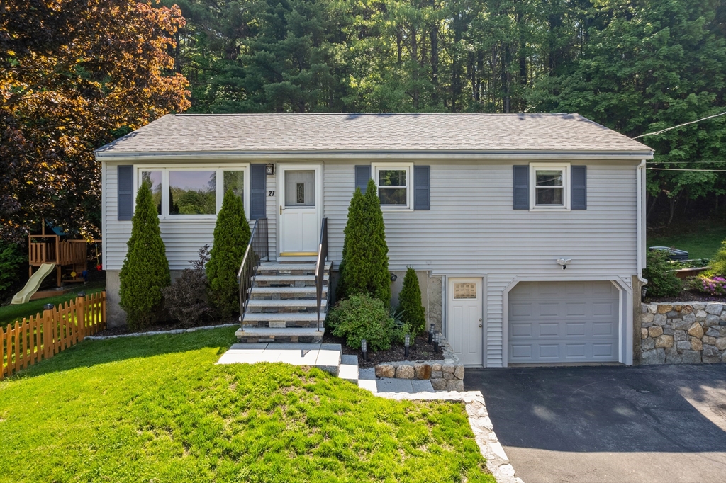 21 Michigan Drive, Hudson, Massachusetts, 3 Bedrooms Bedrooms, 7 Rooms Rooms,2 BathroomsBathrooms,Residential,For Sale,Michigan Drive,73533032