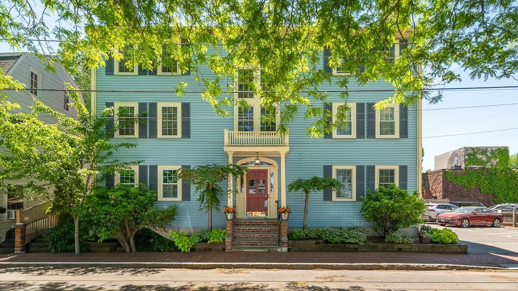 6 Temple Street, Newburyport, Massachusetts, 2 Bedrooms Bedrooms, 6 Rooms Rooms,1 BathroomBathrooms,Residential,For Sale,Temple Street,73533040