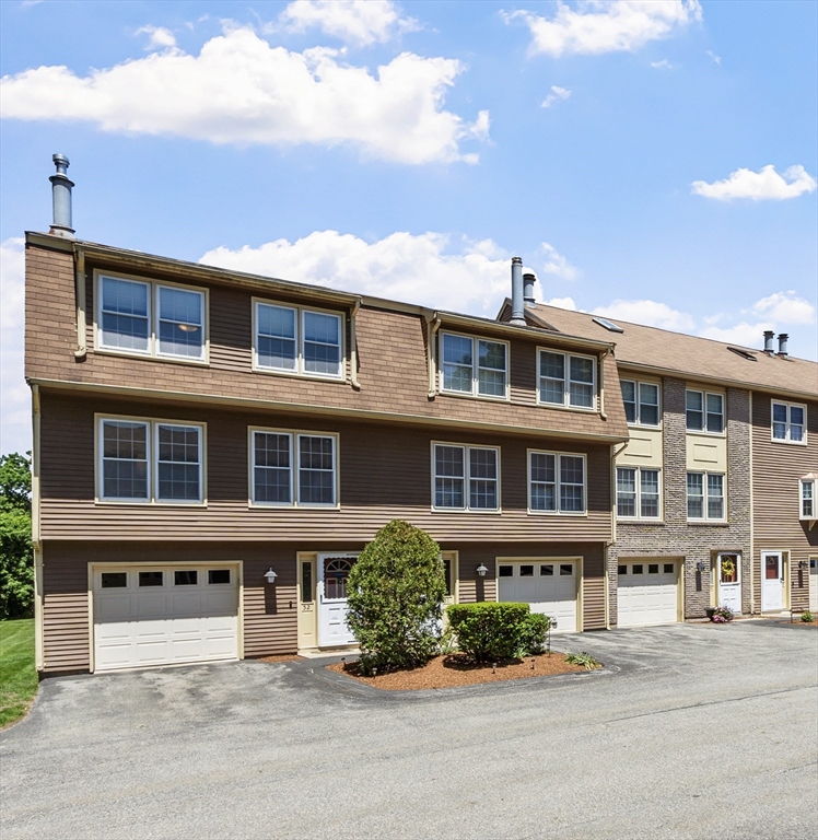 52 Heritage Dr, Tewksbury, Massachusetts, 2 Bedrooms Bedrooms, 5 Rooms Rooms,1.5 BathroomsBathrooms,Residential,For Sale,Heritage Dr,73533044