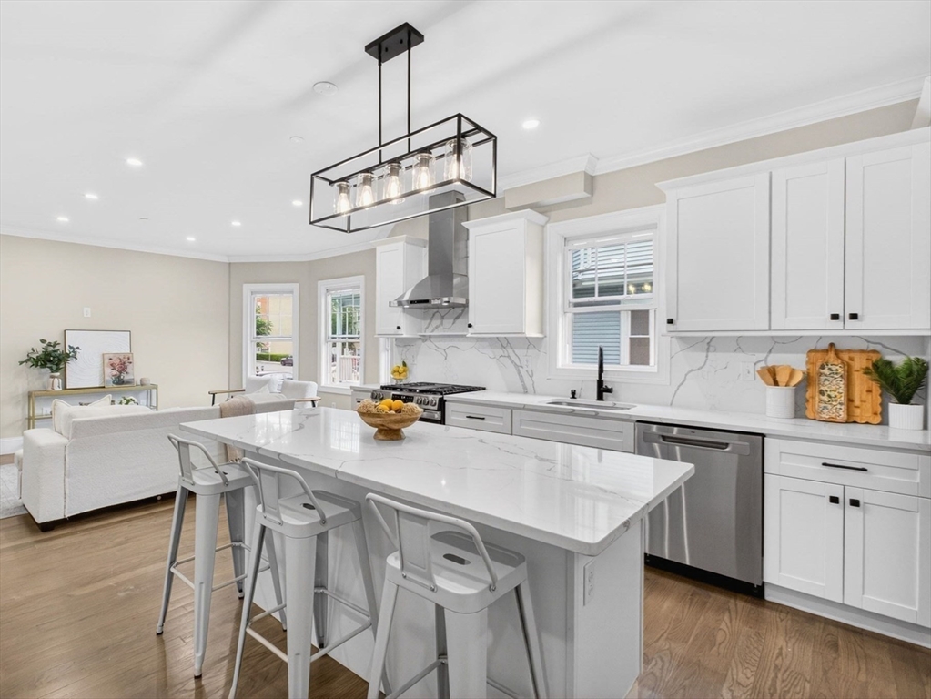152 Washington St, Boston, Massachusetts, 3 Bedrooms Bedrooms, 8 Rooms Rooms,3 BathroomsBathrooms,Residential,For Sale,Washington St,73533055