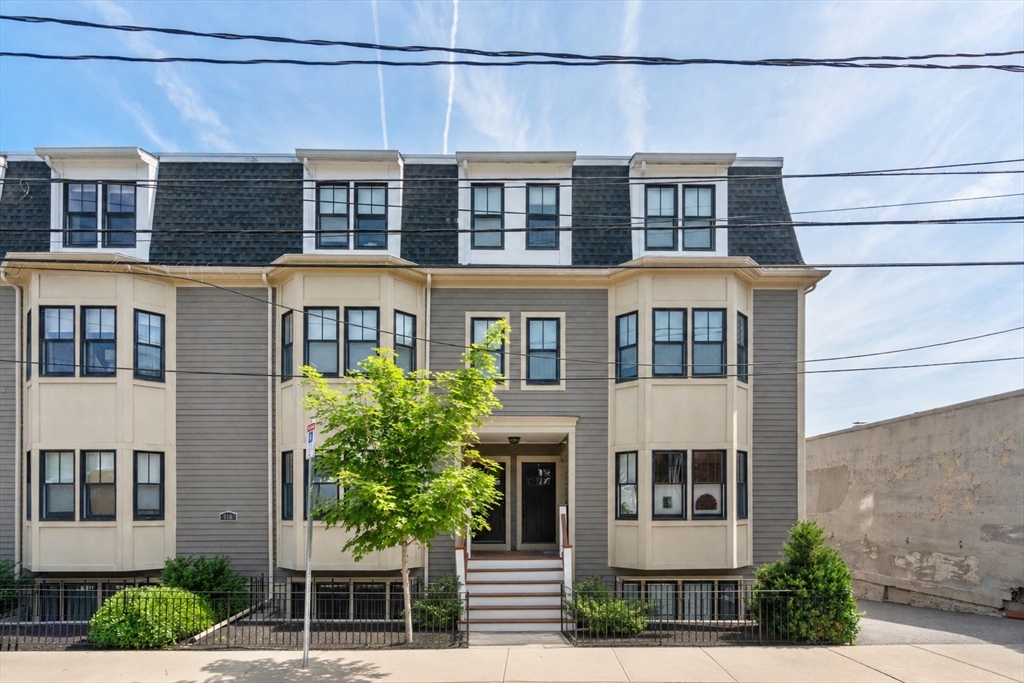 110 Park St, Boston, Massachusetts, 3 Bedrooms Bedrooms, 6 Rooms Rooms,2 BathroomsBathrooms,Residential,For Sale,Park St,73533072