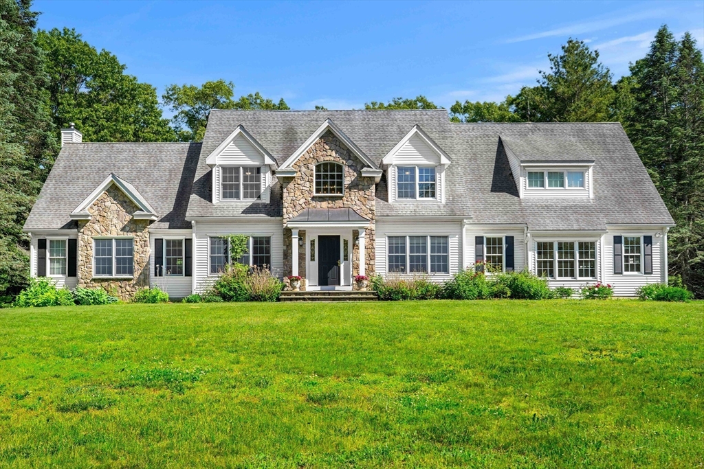 186 Foster St, Littleton, Massachusetts, 3 Bedrooms Bedrooms, 8 Rooms Rooms,2.5 BathroomsBathrooms,Residential,For Sale,Foster St,73533089