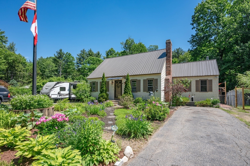 25 Hickory Drive, Townsend, Massachusetts, 3 Bedrooms Bedrooms, 9 Rooms Rooms,2 BathroomsBathrooms,Residential,For Sale,Hickory Drive,73533100