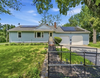 297 Whalom Rd, Lunenburg, Massachusetts, 2 Bedrooms Bedrooms, 5 Rooms Rooms,1 BathroomBathrooms,Residential,For Sale,Whalom Rd,73532493