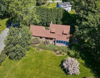 10 Hunters Hill Cir, Amherst, Massachusetts, 3 Bedrooms Bedrooms, 7 Rooms Rooms,2 BathroomsBathrooms,Residential,For Sale,Hunters Hill Cir,73532931