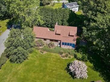 10 Hunters Hill Cir, Amherst, Massachusetts, 3 Bedrooms Bedrooms, 7 Rooms Rooms,2 BathroomsBathrooms,Residential,For Sale,Hunters Hill Cir,73532931