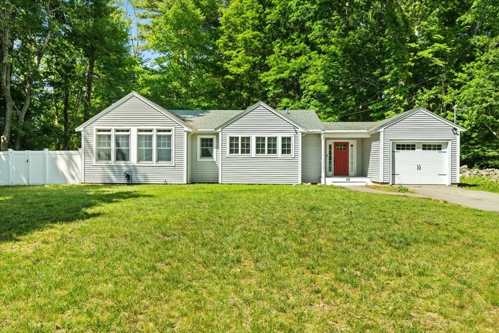 38 Fruit Street, Mansfield, Massachusetts, 4 Bedrooms Bedrooms, 8 Rooms Rooms,1 BathroomBathrooms,Residential,For Sale,Fruit Street,73533073
