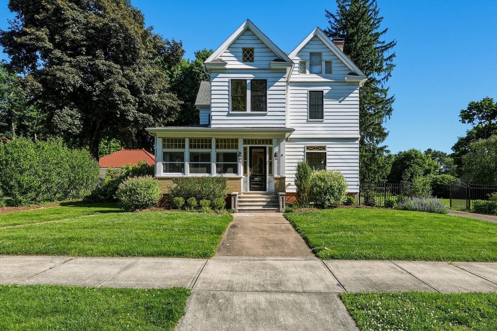 173-177 Madison Ave, Holyoke, Massachusetts, 6 Bedrooms Bedrooms, 10 Rooms Rooms,2.5 BathroomsBathrooms,Residential,For Sale,Madison Ave,73532734
