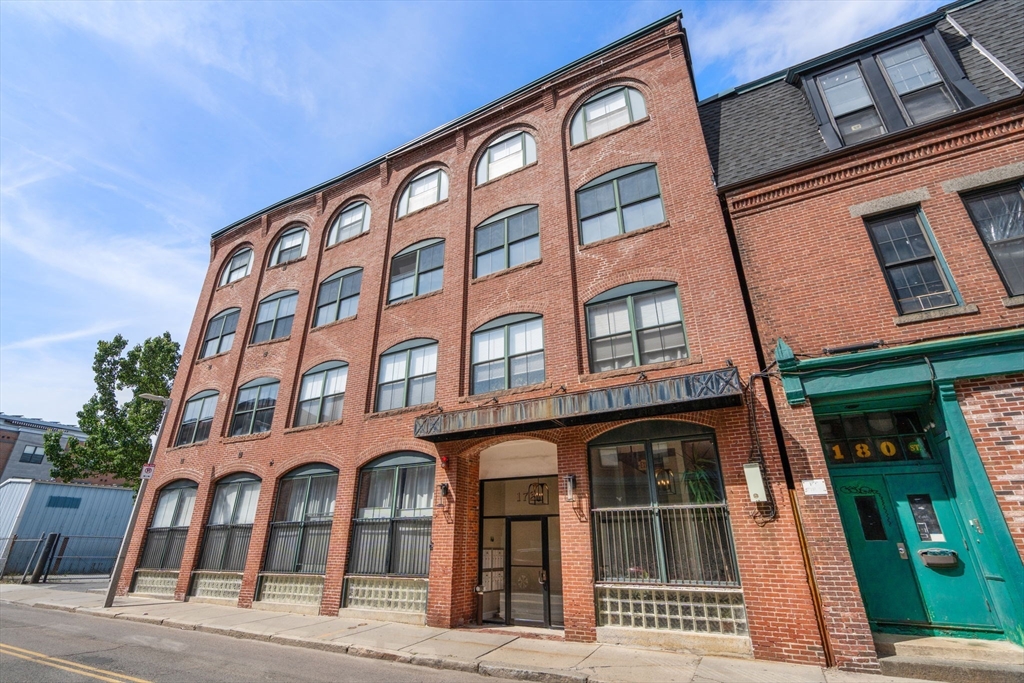 172-178 Green St, Boston, Massachusetts, 2 Bedrooms Bedrooms, 4 Rooms Rooms,1 BathroomBathrooms,Residential,For Sale,Green St,73532656