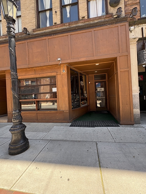 211-213 Worthington St, Springfield, Massachusetts, ,Commercial Lease,For Rent,Worthington St,73532982