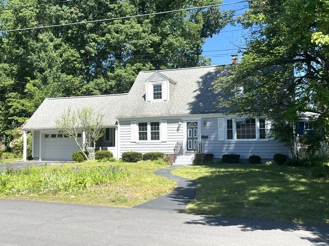 110 Longmeadow Dr, Lowell, Massachusetts, 3 Bedrooms Bedrooms, 7 Rooms Rooms,2 BathroomsBathrooms,Residential,For Sale,Longmeadow Dr,73533133