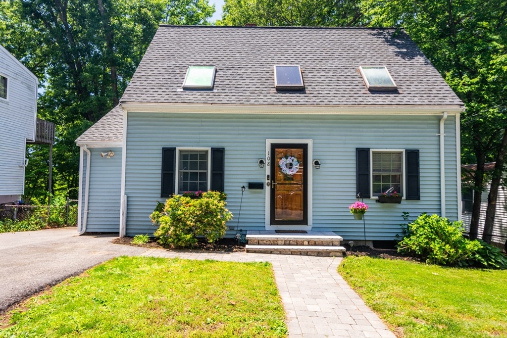 108 Deforest St, Boston, Massachusetts, 3 Bedrooms Bedrooms, 6 Rooms Rooms,1 BathroomBathrooms,Residential,For Sale,Deforest St,73532886