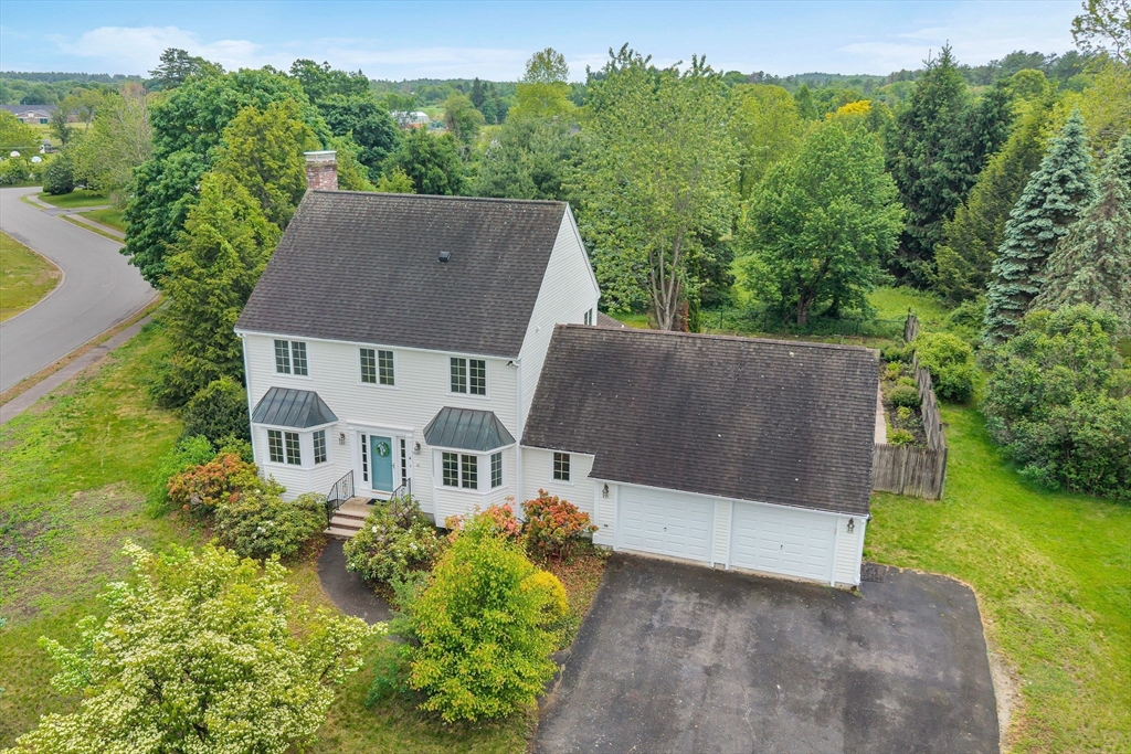 4 Meadow Dr, Littleton, Massachusetts, 3 Bedrooms Bedrooms, 7 Rooms Rooms,3 BathroomsBathrooms,Residential,For Sale,Meadow Dr,73533080