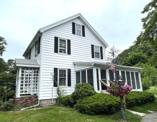 3 Lowell St, Burlington, Massachusetts, 3 Bedrooms Bedrooms, 7 Rooms Rooms,2 BathroomsBathrooms,Residential,For Sale,Lowell St,73533141
