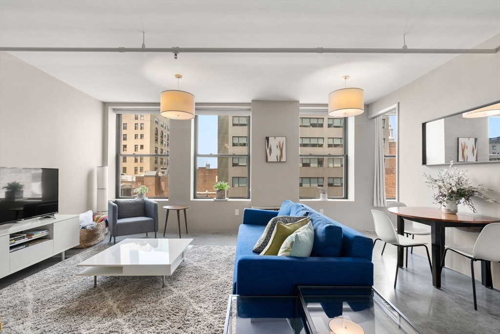 453 Washington St, Boston, Massachusetts, 1 Bedroom Bedrooms, 2 Rooms Rooms,1 BathroomBathrooms,Residential,For Sale,Washington St,73532943