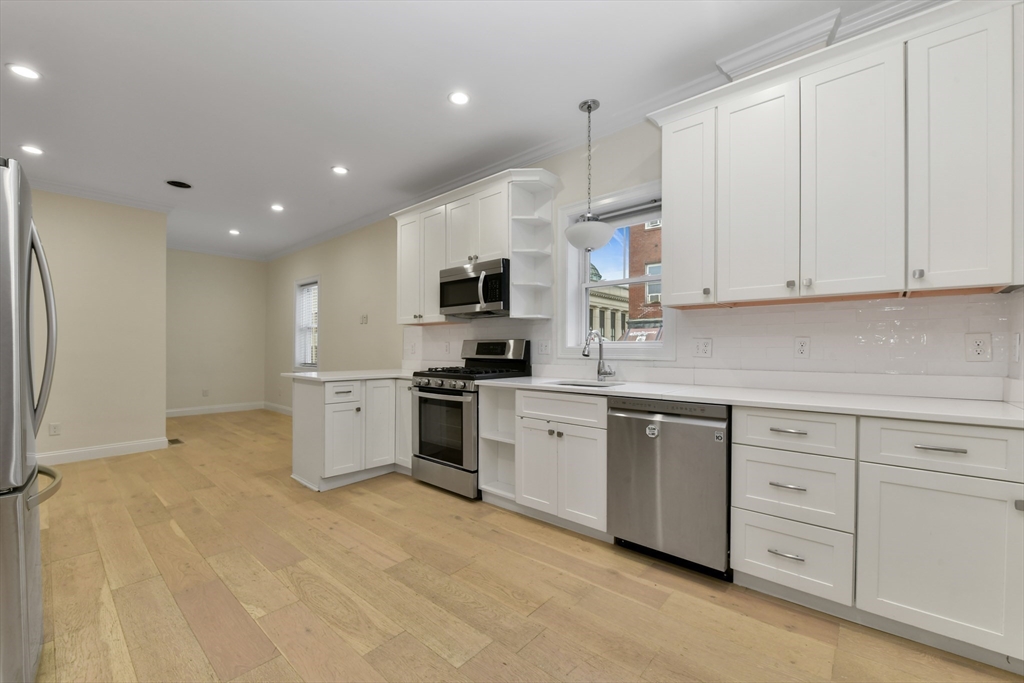 111 Maverick St., Boston, Massachusetts, 1 Bedroom Bedrooms, 6 Rooms Rooms,2 BathroomsBathrooms,Residential,For Sale,Maverick St.,73532969