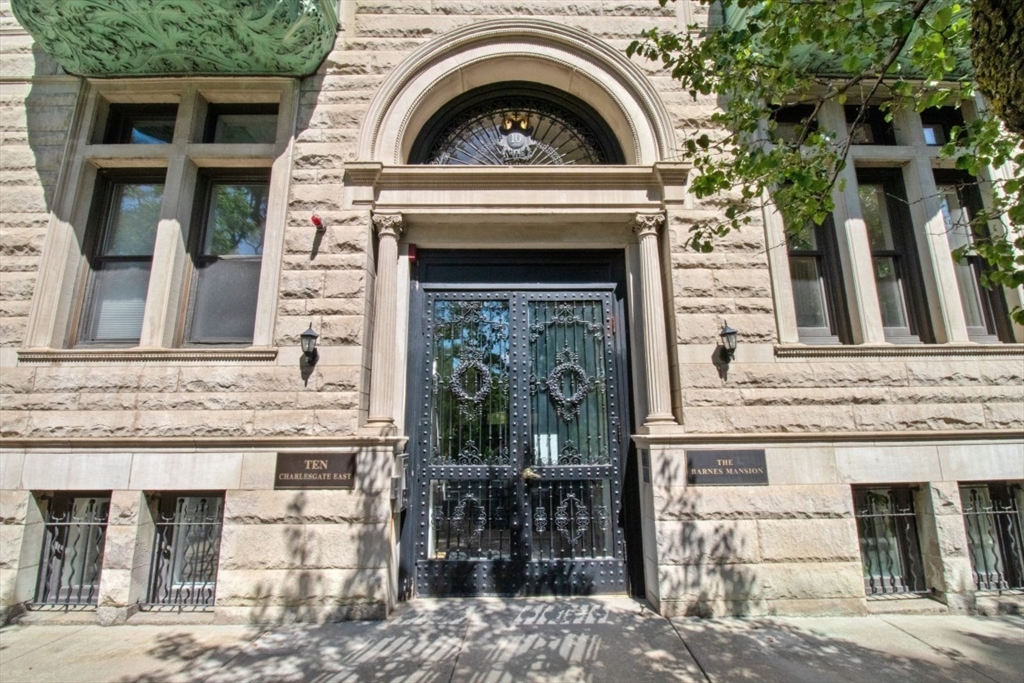 10 Charlesgate E, Boston, Massachusetts, 1 Bedroom Bedrooms, 3 Rooms Rooms,1 BathroomBathrooms,Residential,For Sale,Charlesgate E,73532916