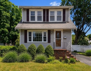 216 Park Ave, Weymouth, Massachusetts, 3 Bedrooms Bedrooms, 6 Rooms Rooms,1.5 BathroomsBathrooms,Residential,For Sale,Park Ave,73533159